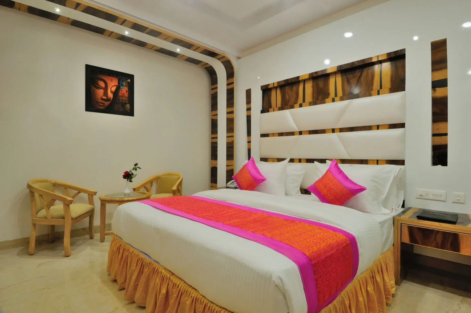 Foto - The Gold Regency - 02 Mins from New Delhi Railway Station