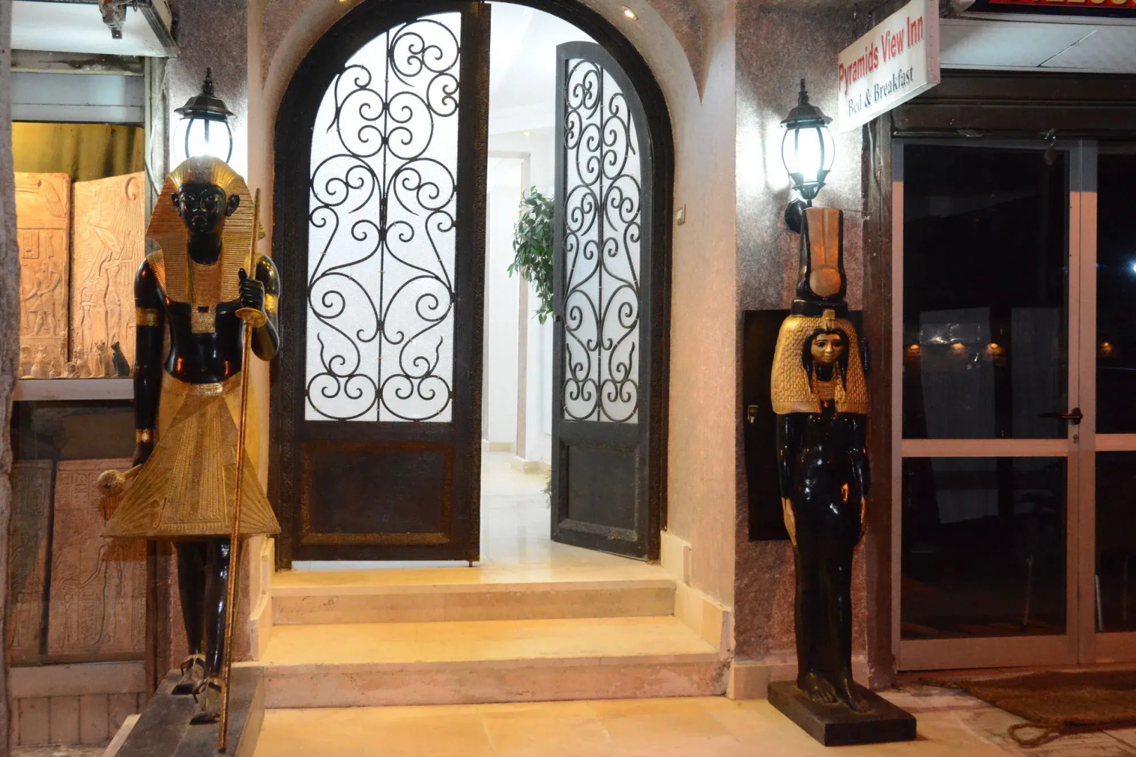 Photo - Pyramids view inn