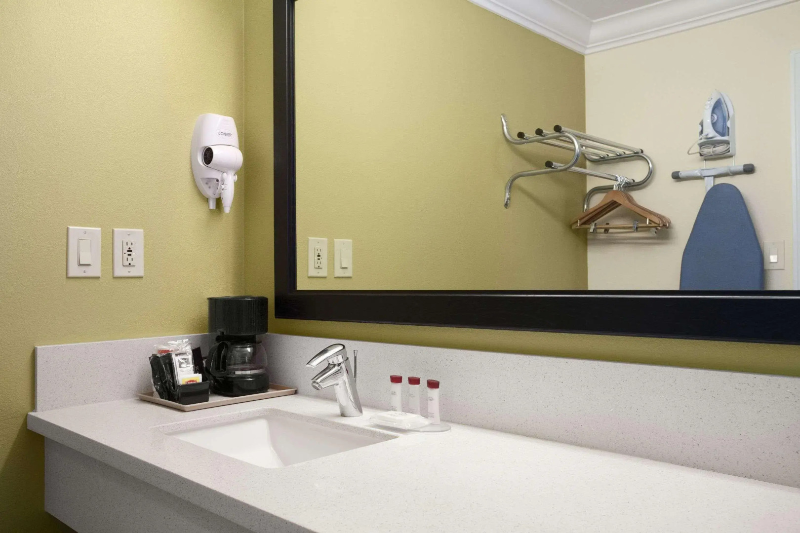 Foto - Solara Inn and Suites