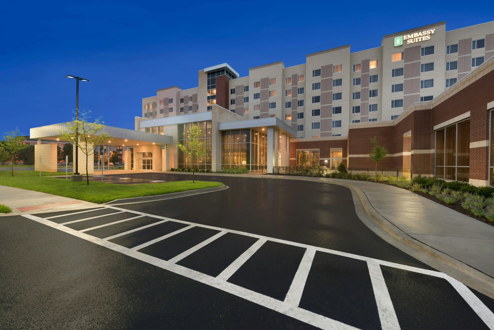 Photo - Embassy Suites by Hilton Chicago Naperville