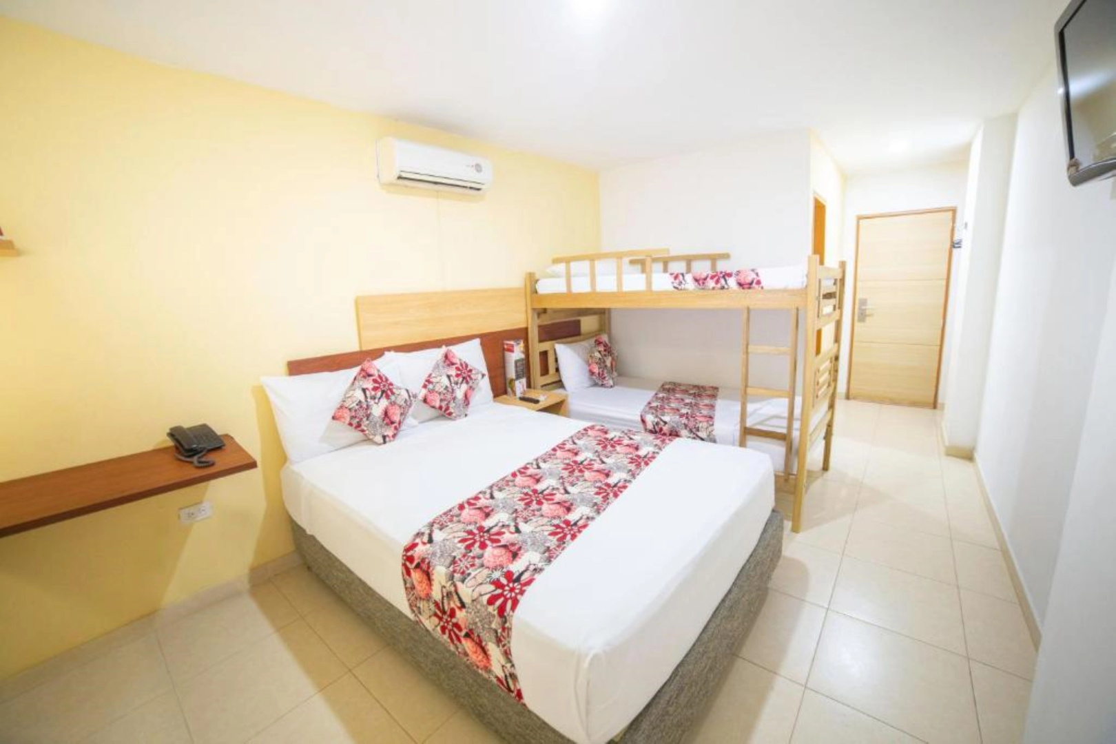 Photo - Hotel Portobahia