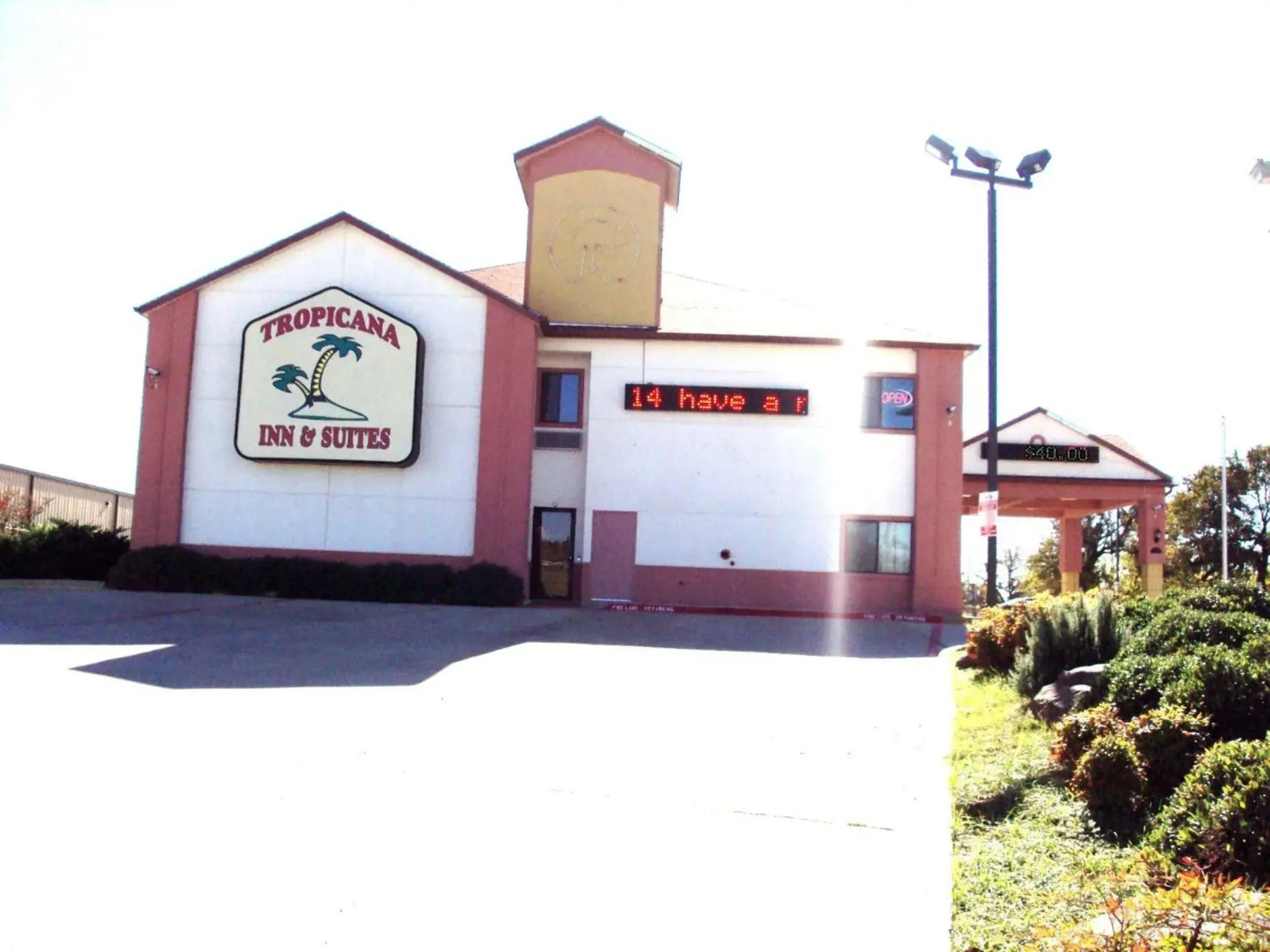 Foto - Tropicana Inn and Suites
