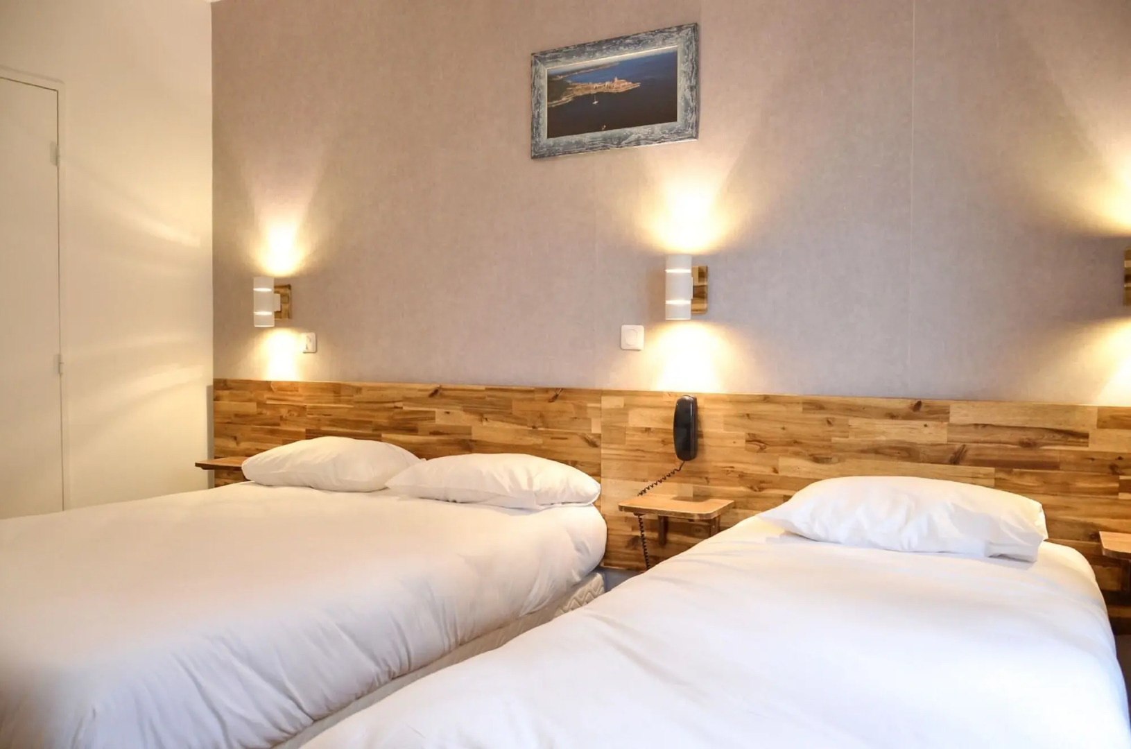 Photo - Hôtel De La Perdrix Rouge