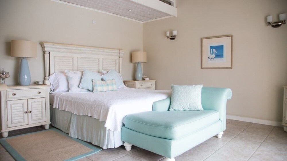 Waterfront Townhouse - Harbour 17 3 Bedroom Townhouse by RedAwning