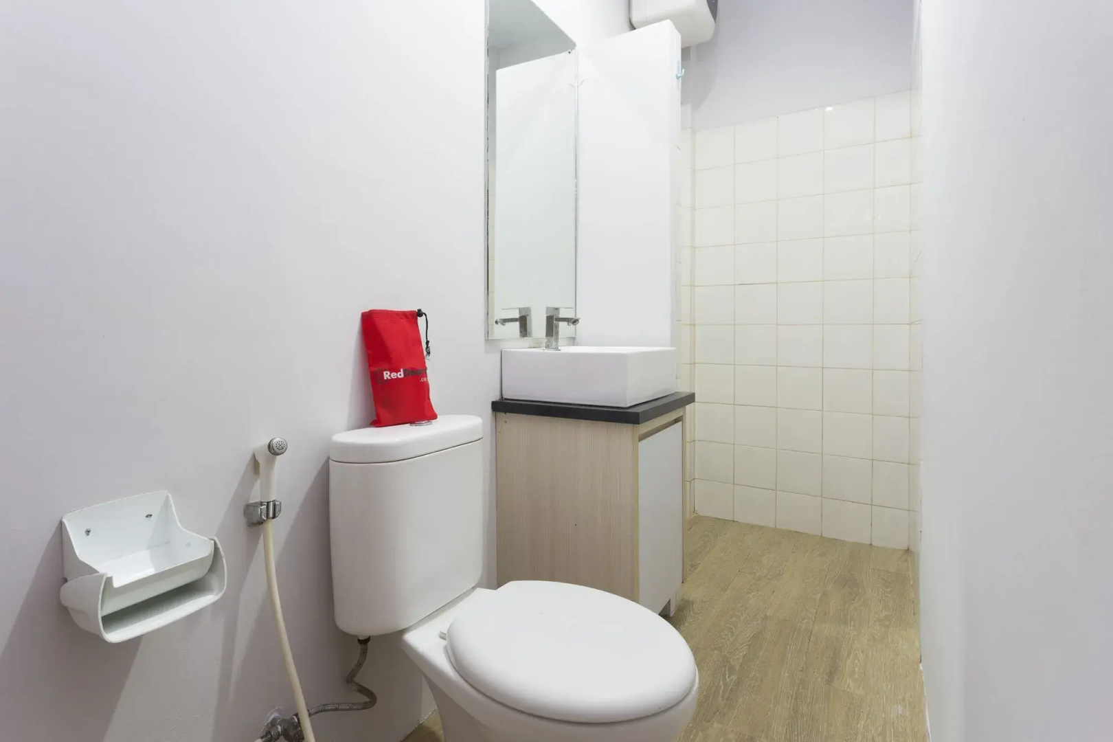 Foto - RedDoorz Plus near Cilandak Town Square 2