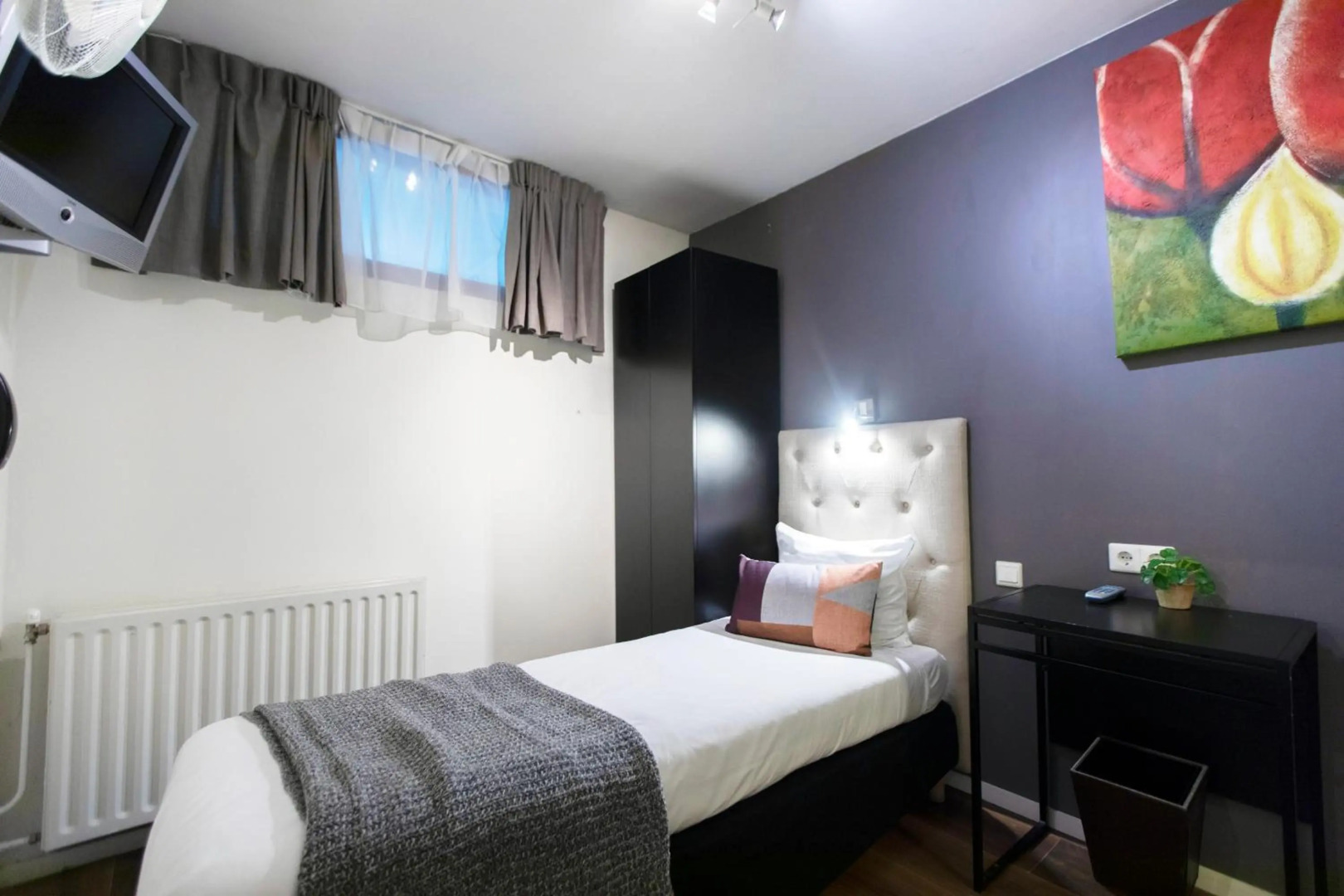 Photo - Quentin England Hotel