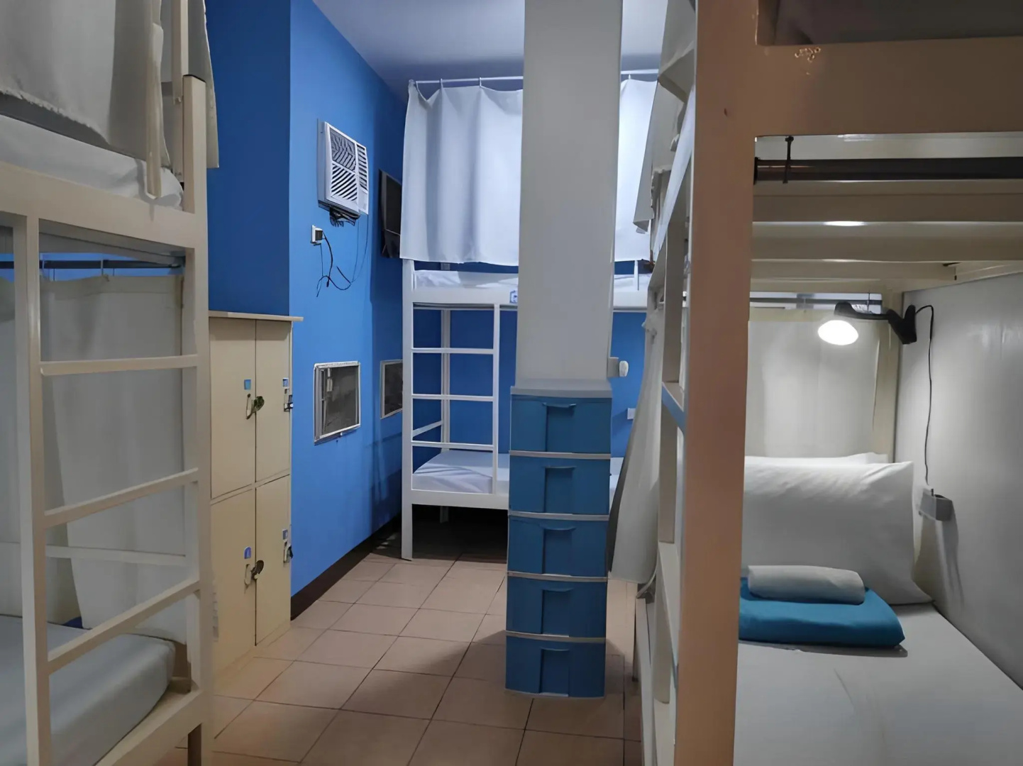 Photo - Crossroads Hostel Manila