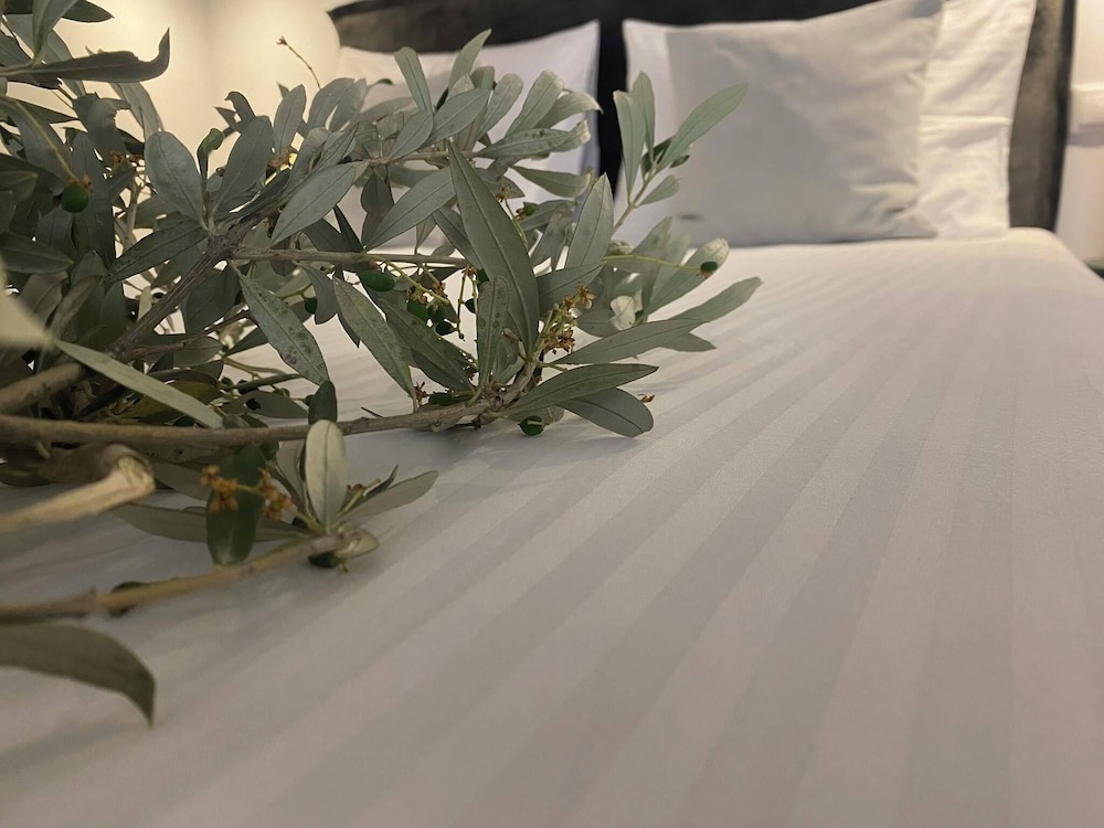 Oniropetra Luxury Suites