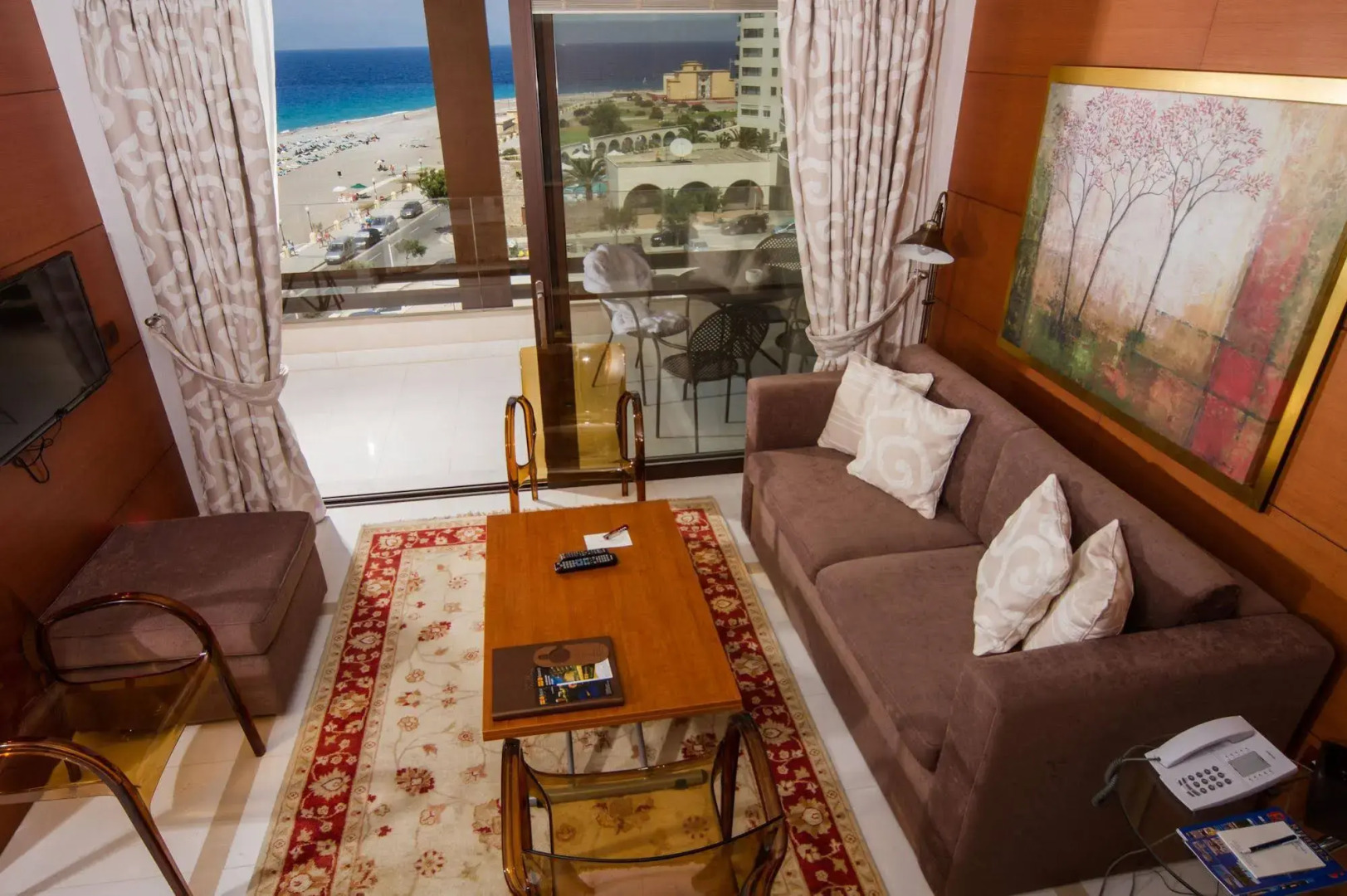 Photo - Bellevue On The Beach Suites