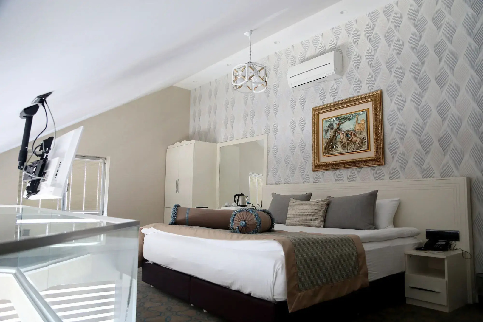 Photo - Seven Deep Hotel