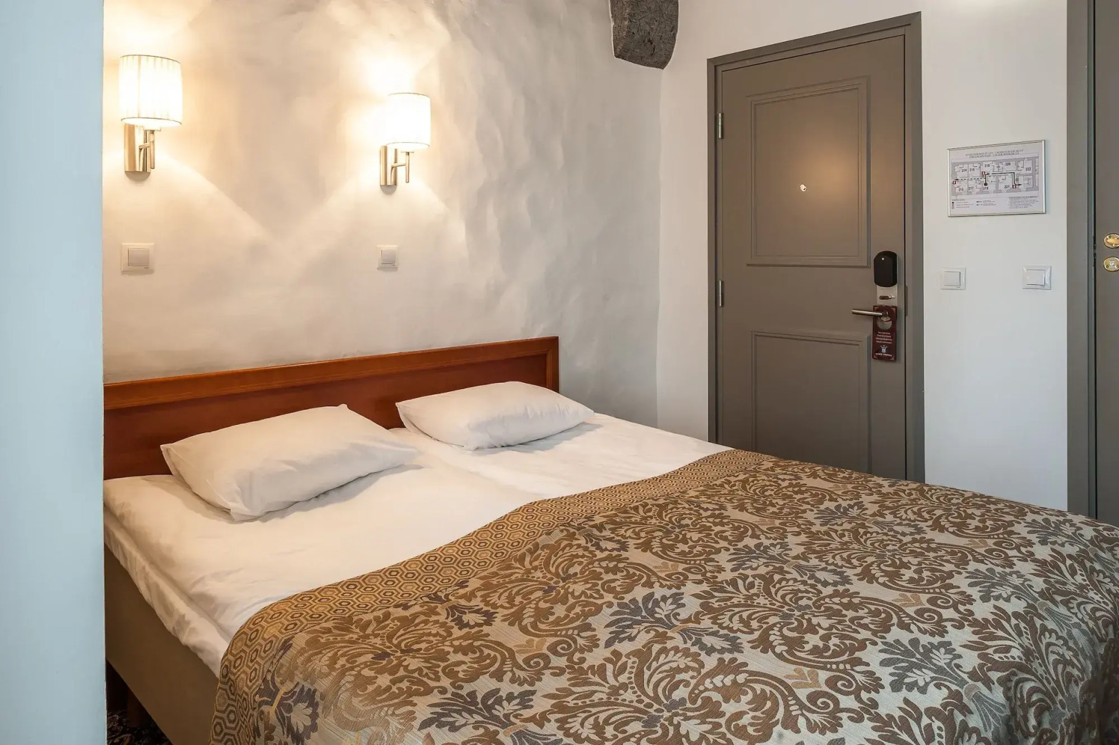 Photo - Three Crowns Residents