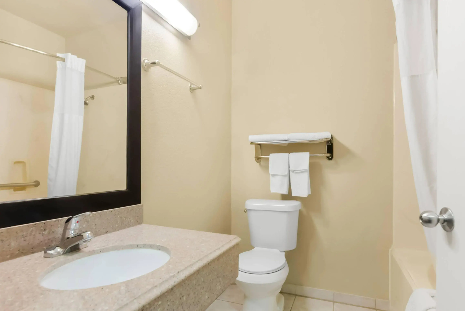Photo - Quality Suites Houston NW Cy-Fair
