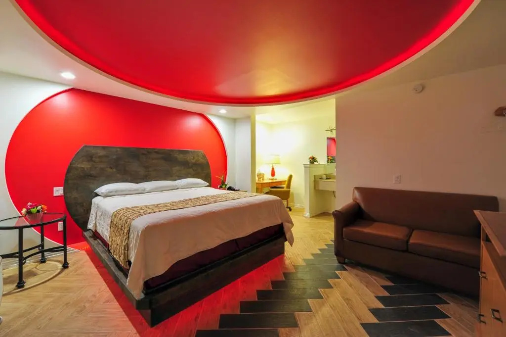 Photo - Romantic Inn & Suites