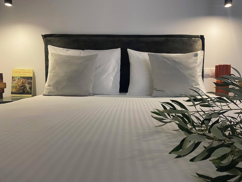 Oniropetra Luxury Suites