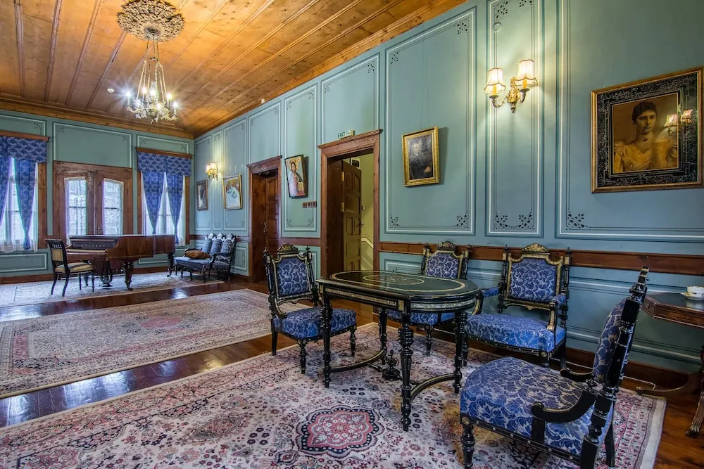 Photo - Old Legends Hotel