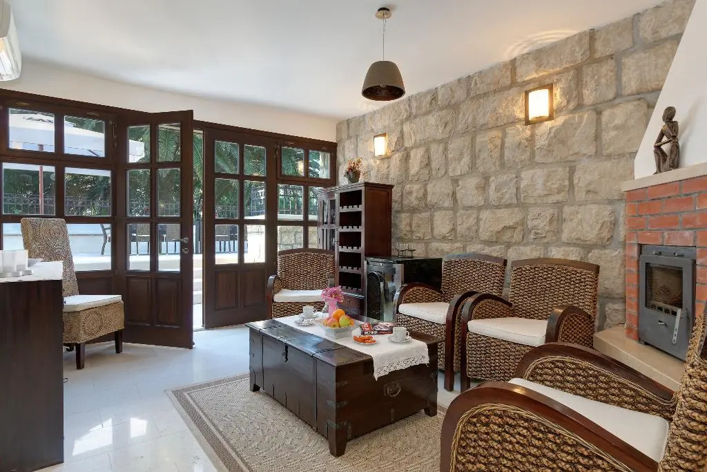 Foto - City Beach Villa with Pool and Sea View