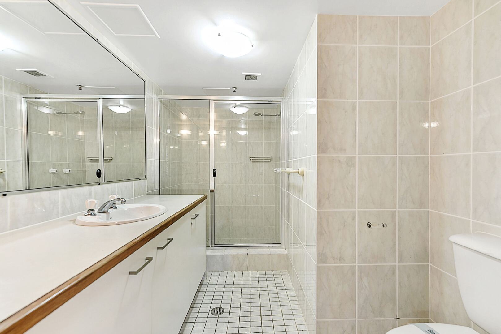 Photo - Surfers Century Oceanside Apartments