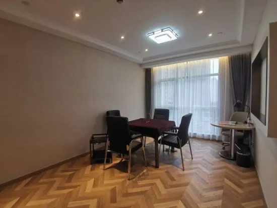 Vienna Hotel (Zhuji Station Baolong Plaza)