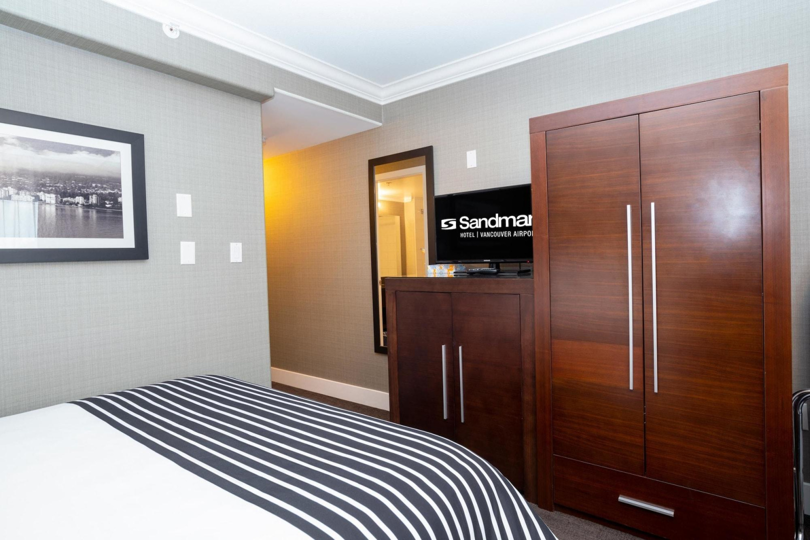 Foto - Sandman Hotel & Suites Vancouver Airport