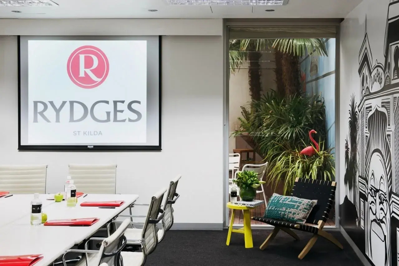 Photo - Saint Kilda Beach Hotel