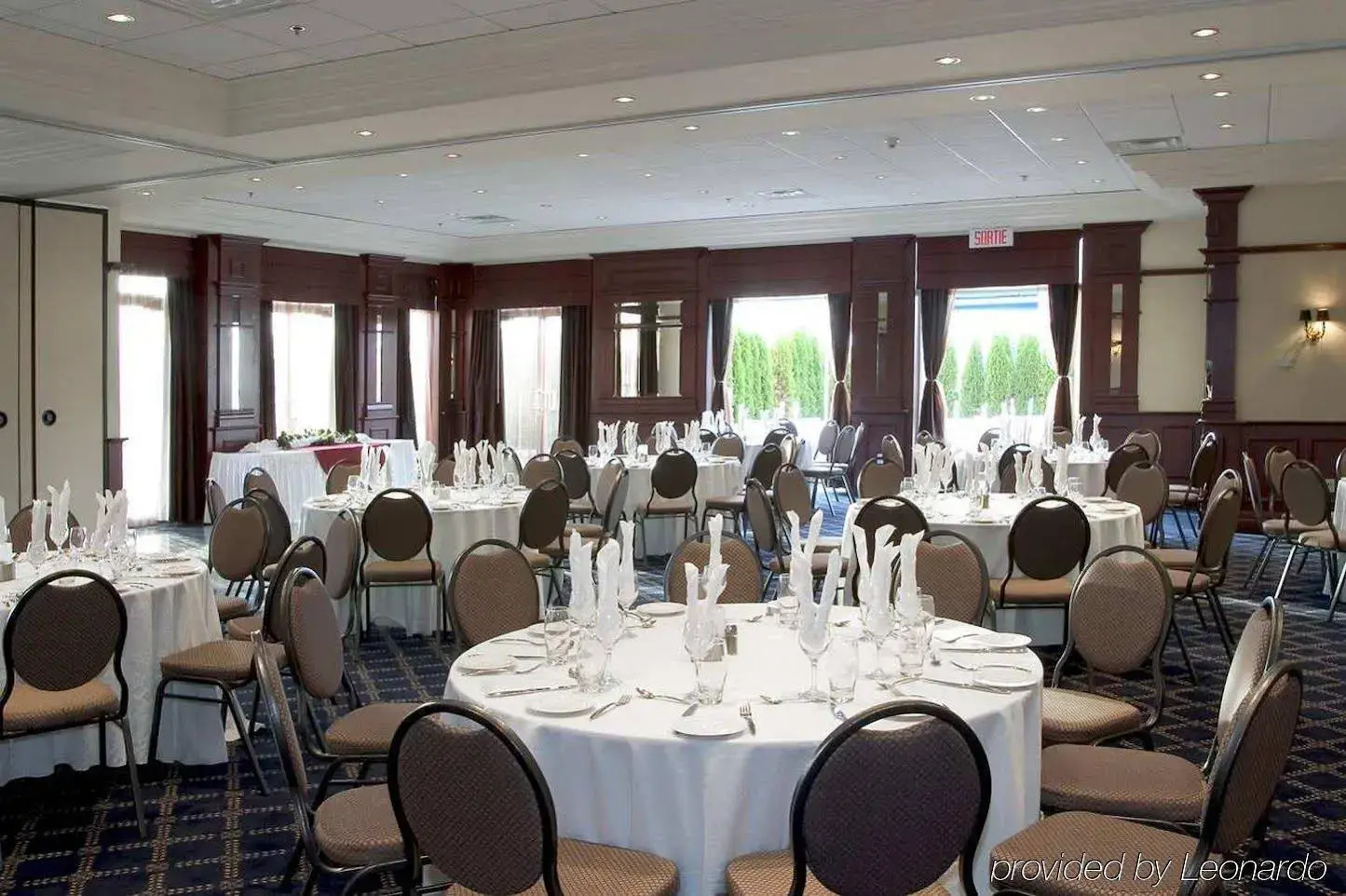 Photo - Hilton Garden Inn Montreal Airport