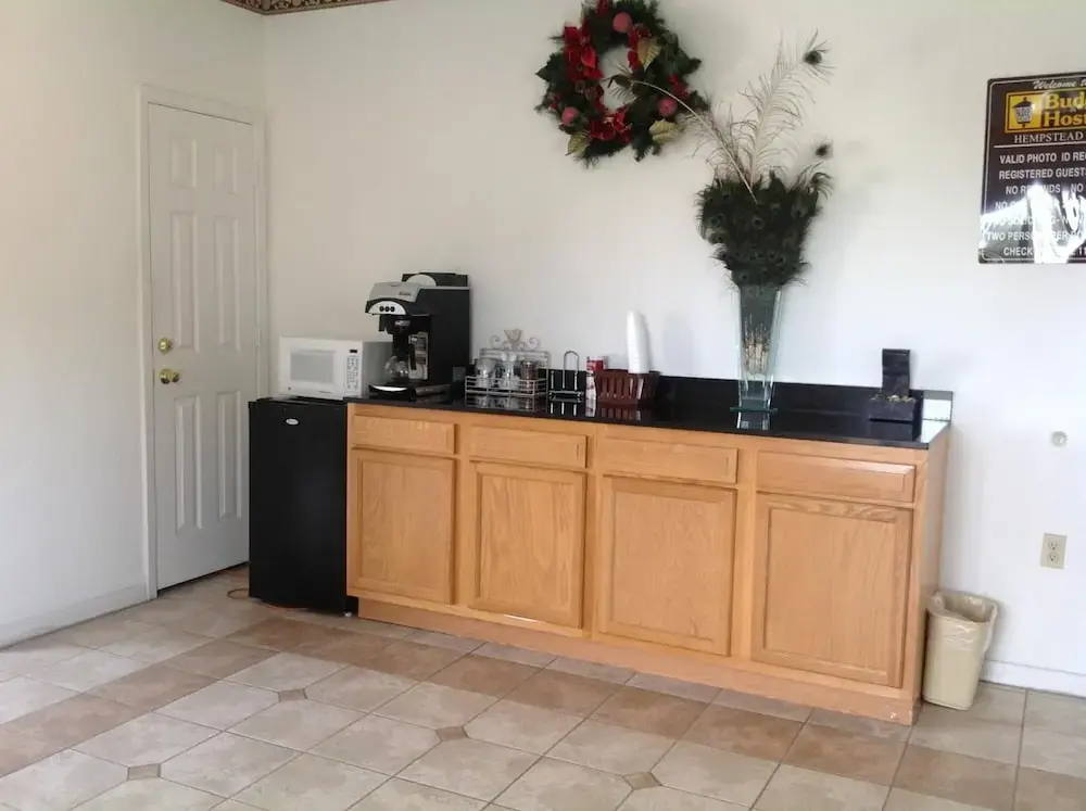 Photo - Budget Host Hempstead Inn Brookhollow/Energy Corridor