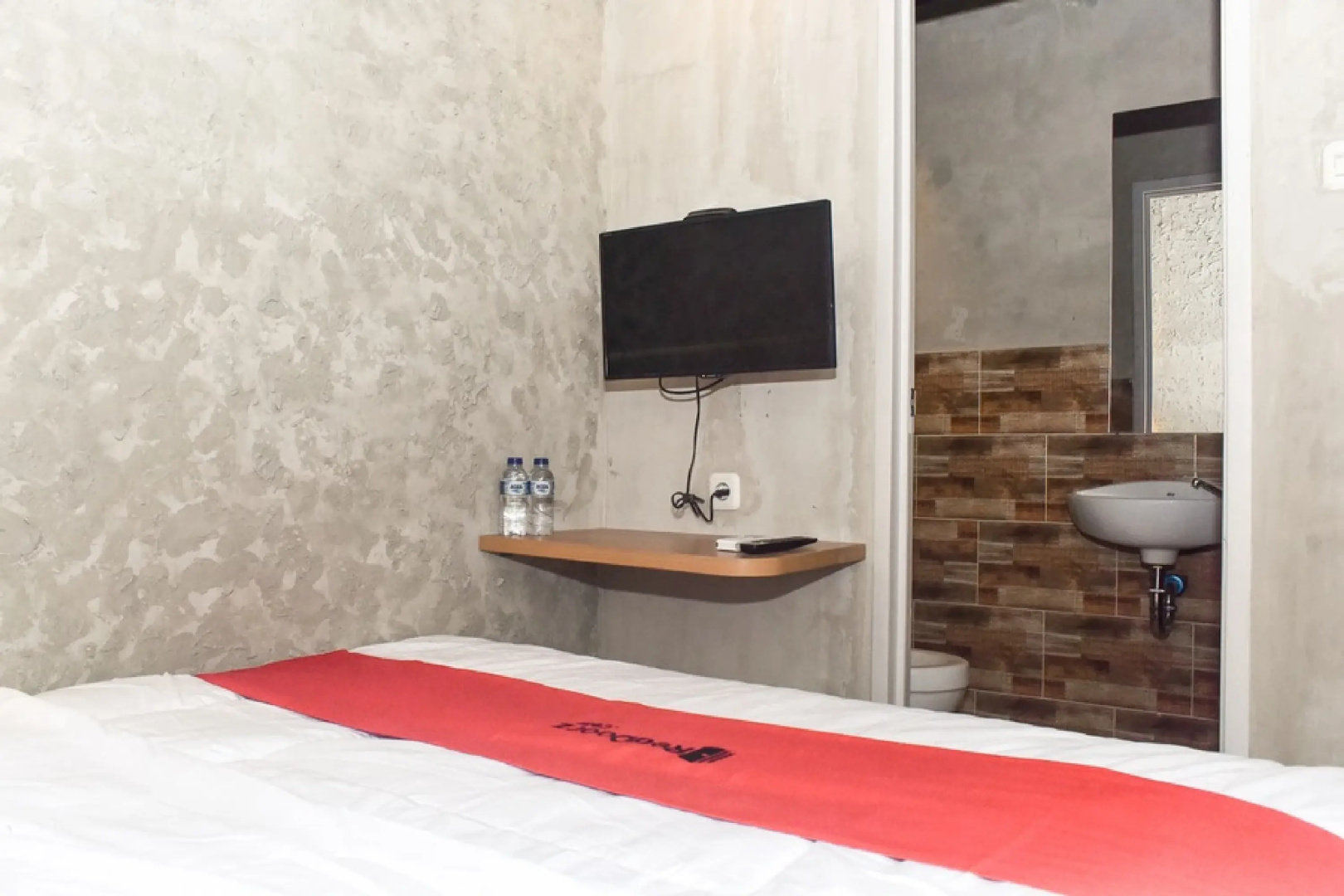 Photo - RedDoorz Plus @ Kemayoran