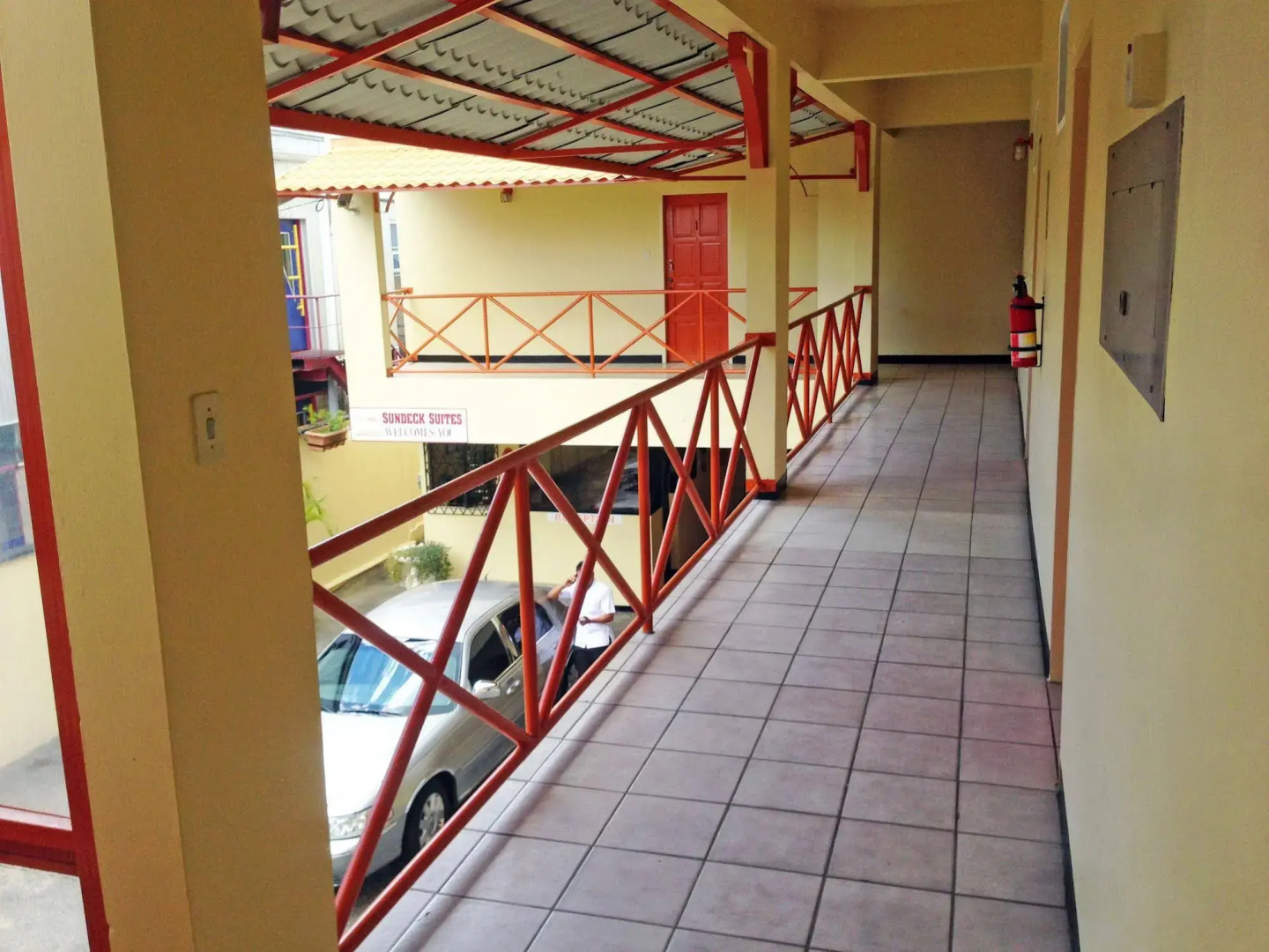 Sundeck Suites — фото 1