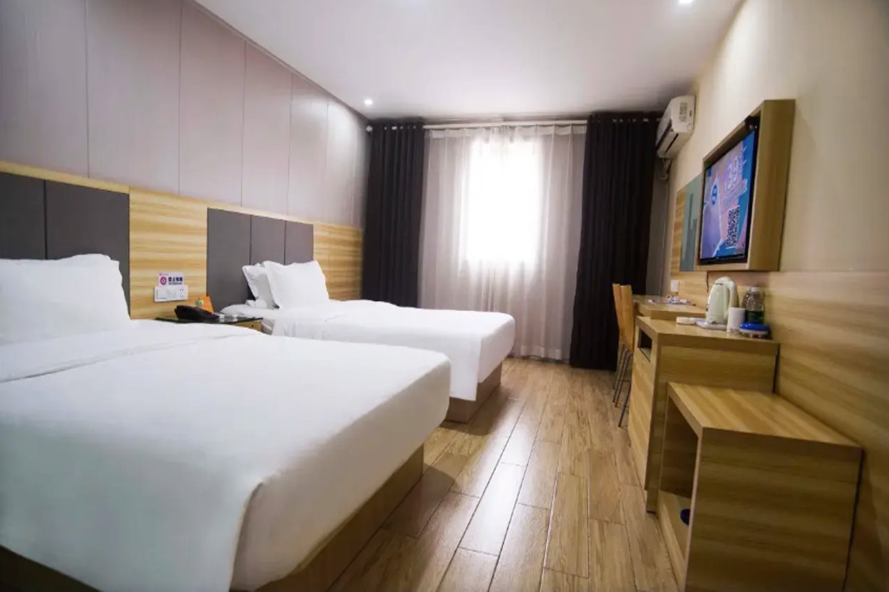 7Days Inn Chain Hotel (Changsha Yinpenling Liugoulong Subway Station)