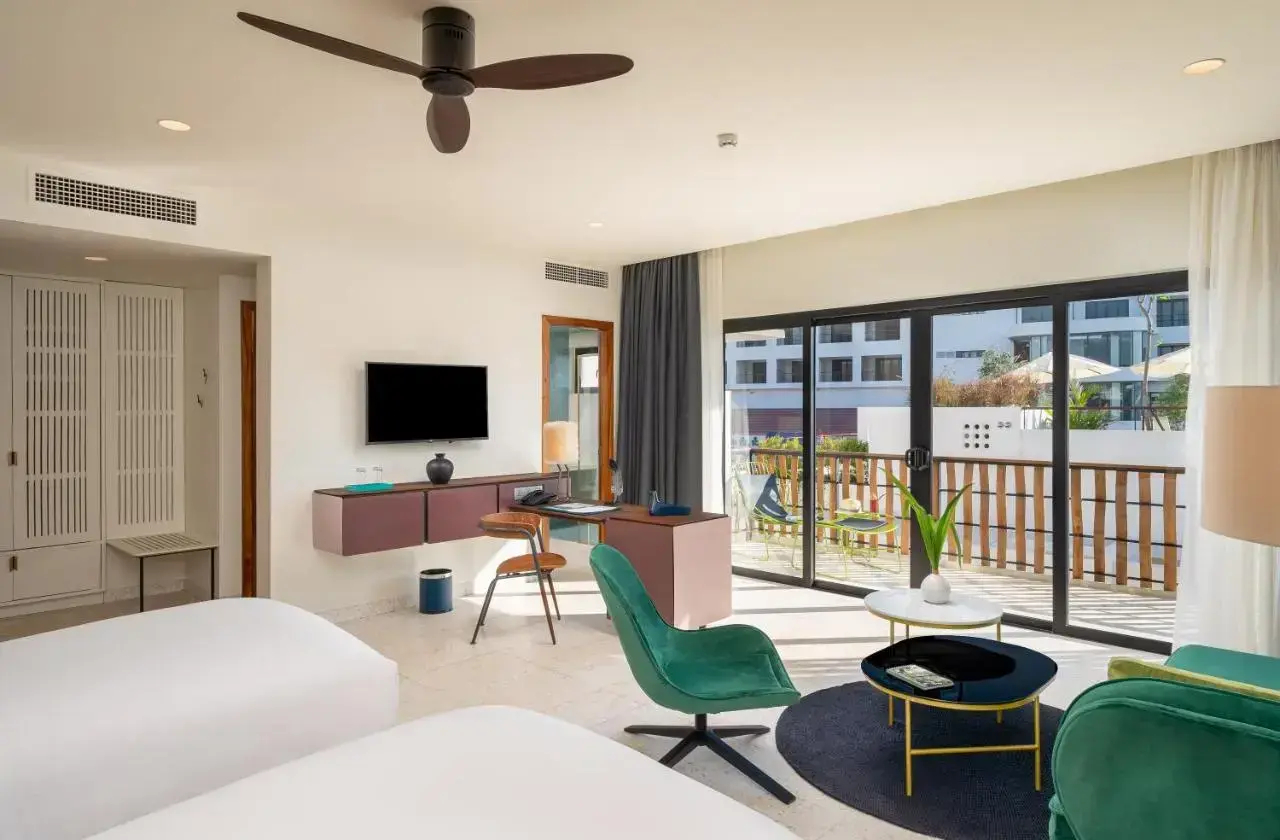 Photo - The Aviary Hotel