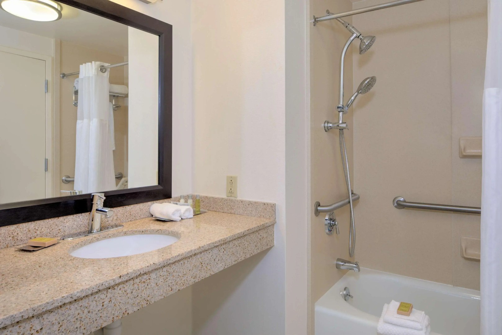 Foto - DoubleTree by Hilton Hotel & Suites Pittsburgh Downtown