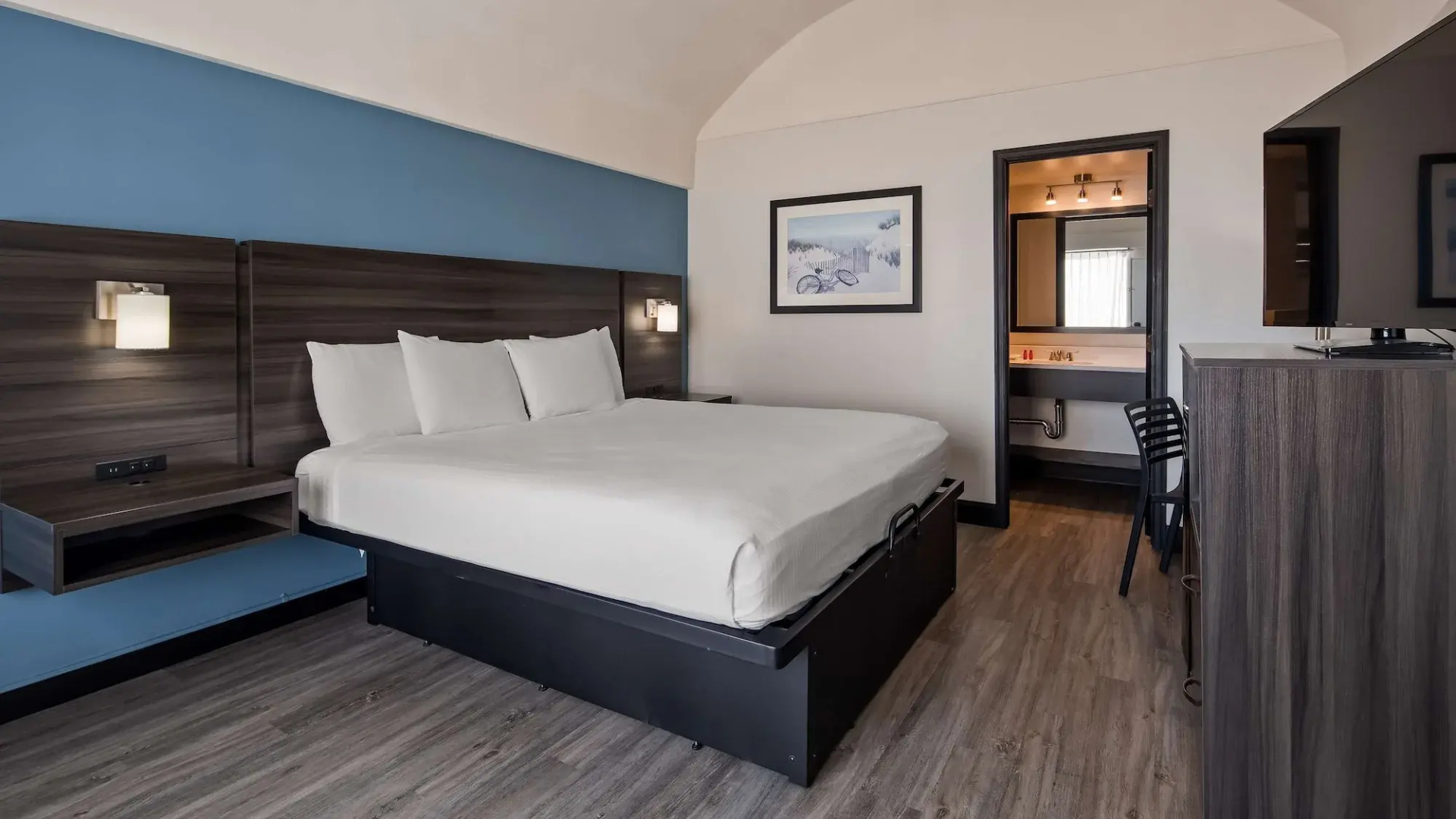 Photo - SureStay Hotel by Best Western Virginia Beach Royal Clipper