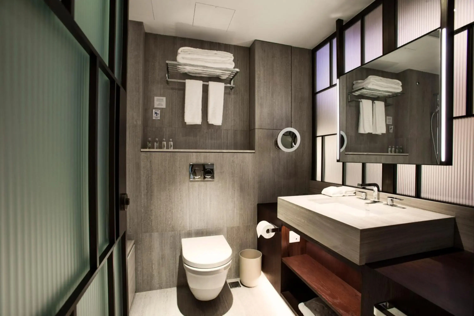 Photo - The Emperor Hotel