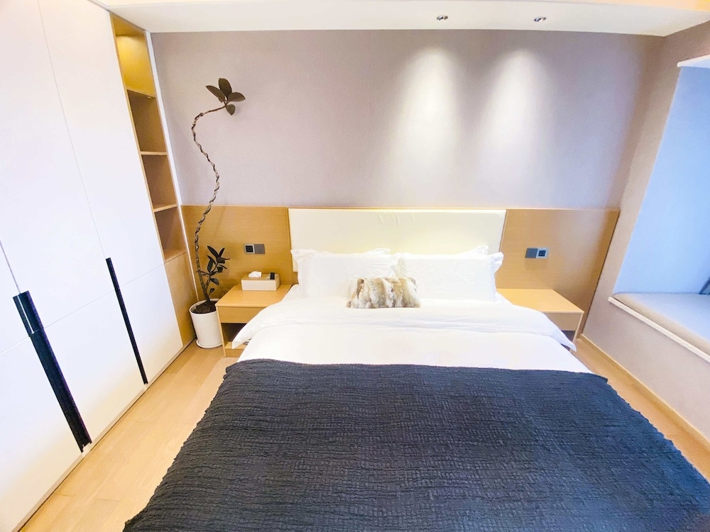 Rho Hotel