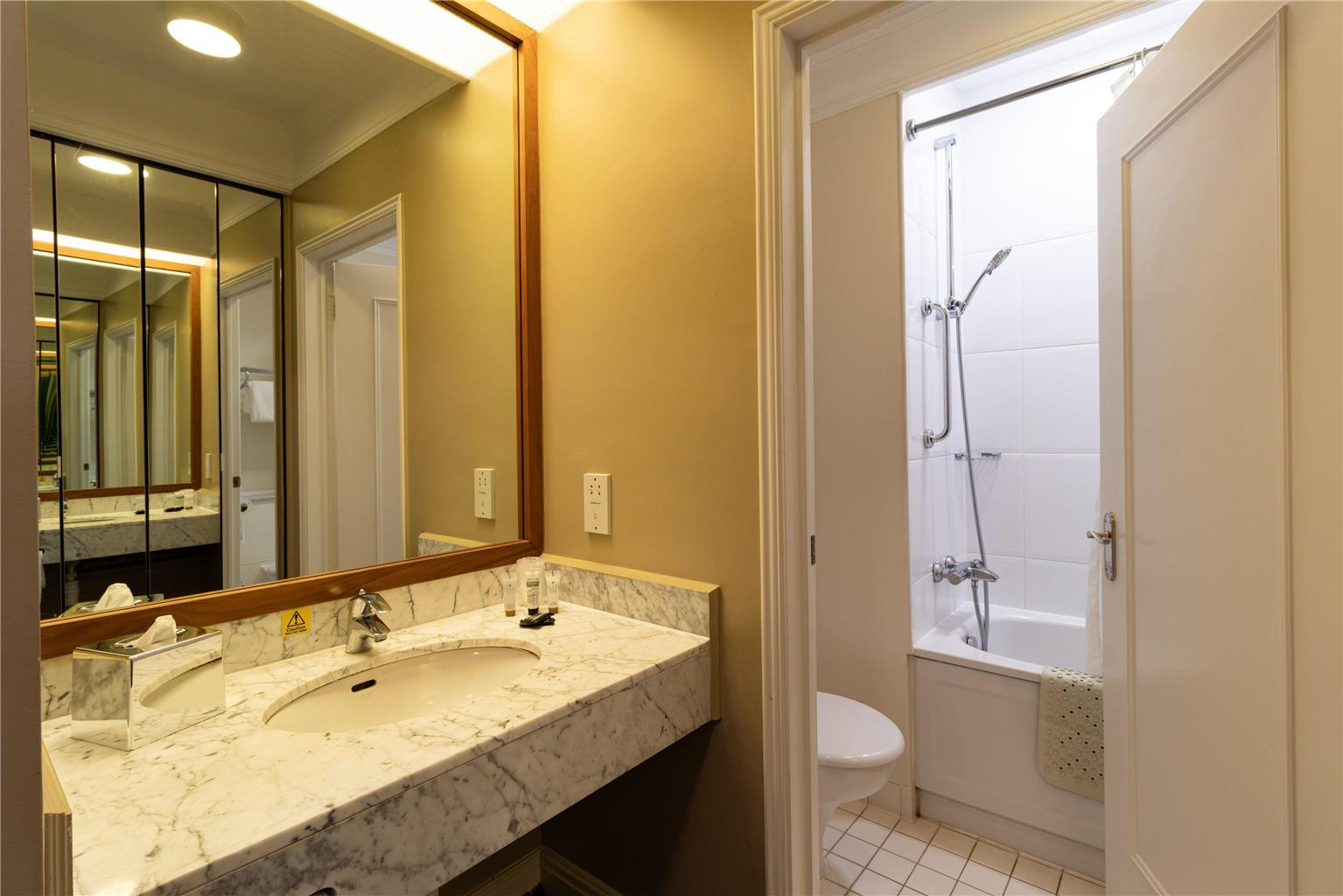 Photo - Bromsgrove Hotel