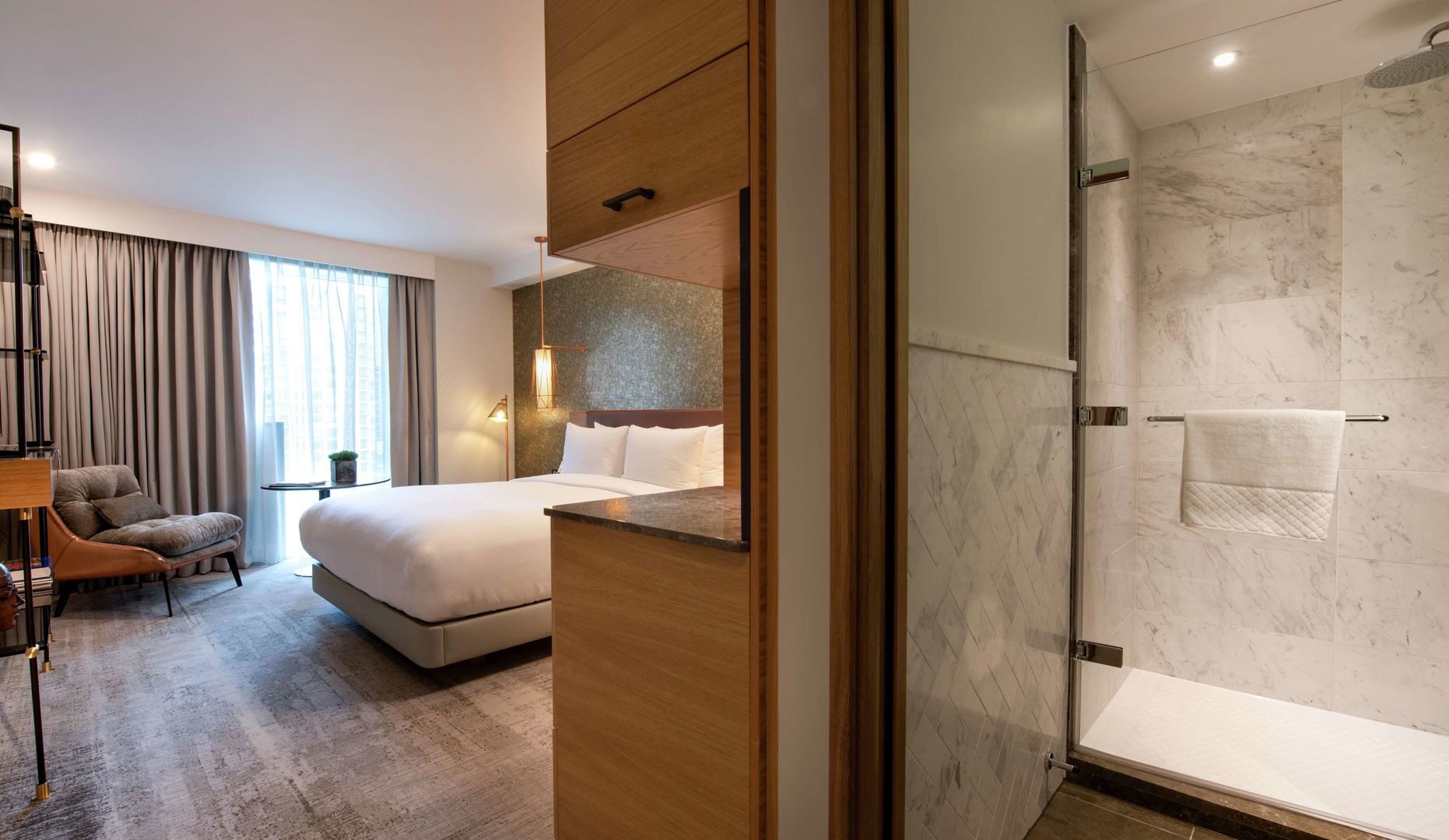 Lincoln Plaza London, Curio Collection by Hilton
