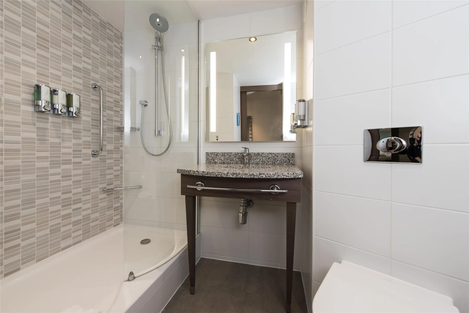 Photo - Hampton by Hilton Edinburgh West End