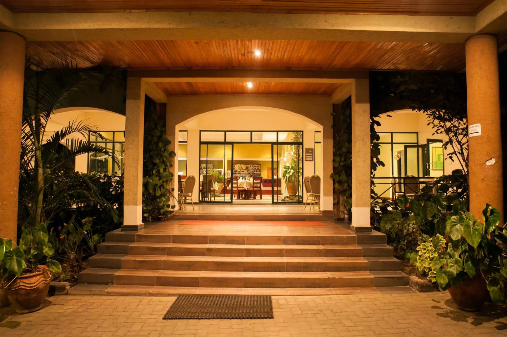 Gorillas Volcanoes Hotel — фото 1