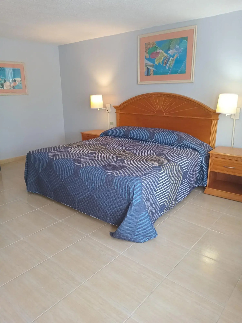 Photo - Royal Islander Hotel
