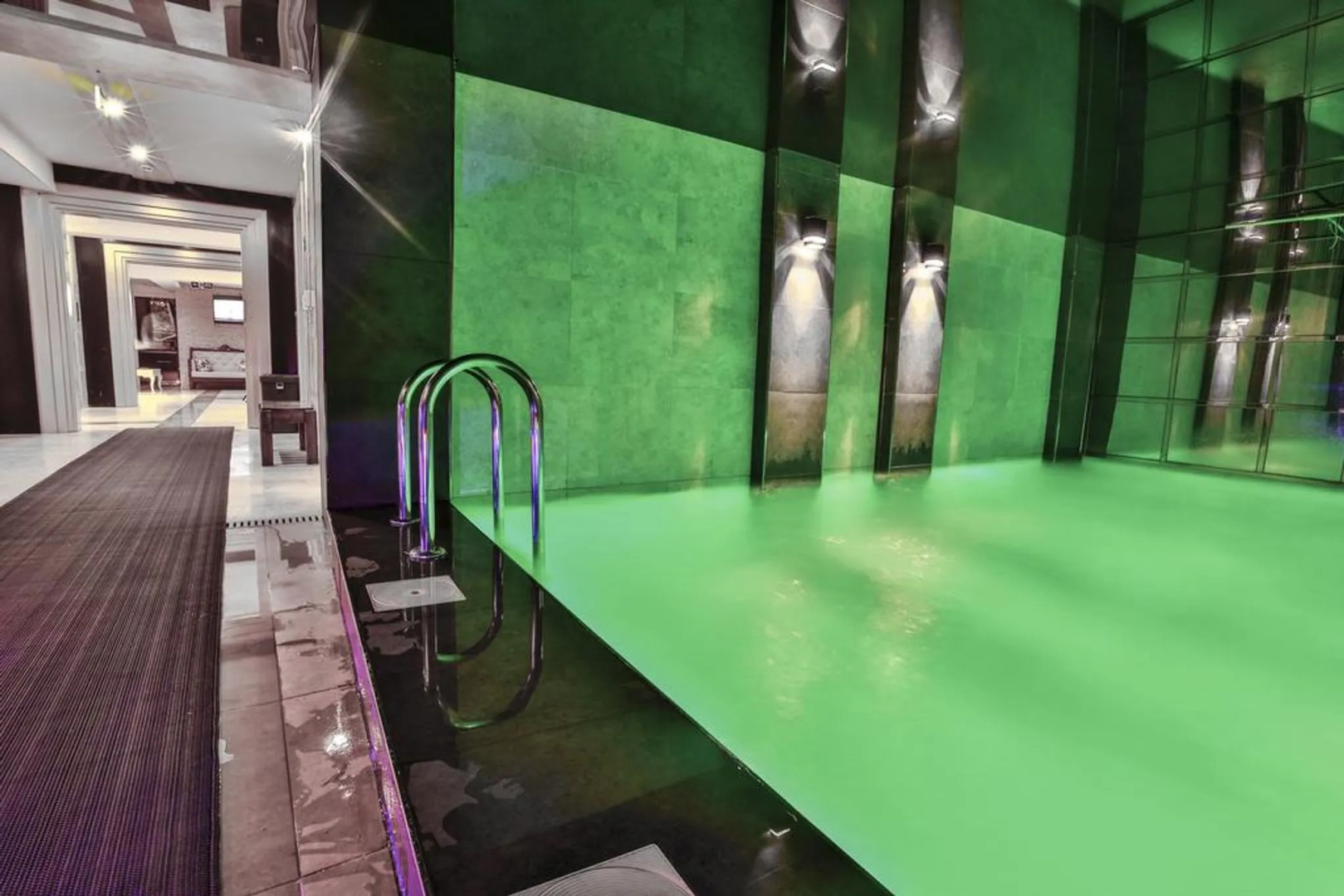Photo - Life Corner Hotel