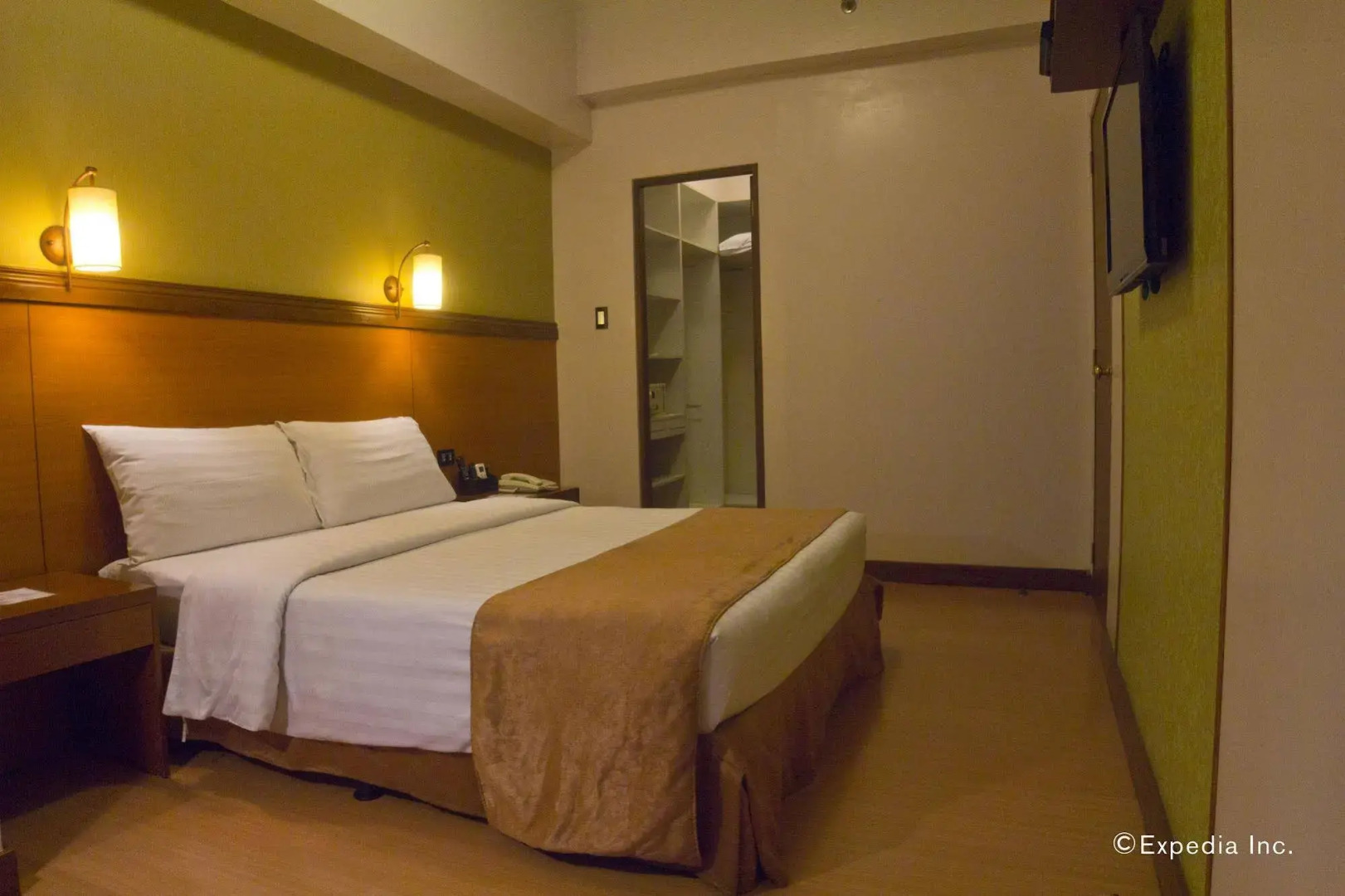 Photo - The Malayan Plaza Hotel