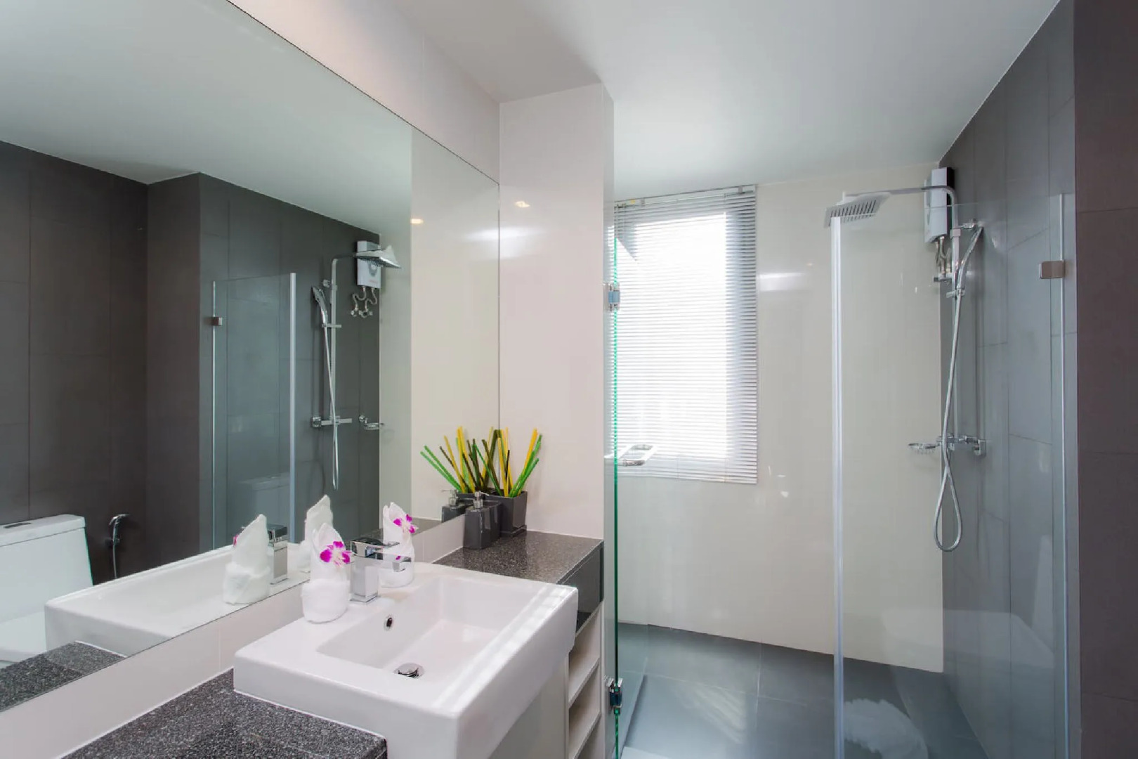 Foto - 6th Avenue Surin Beach - Official Account