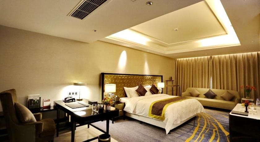 Yibin Celebrity City Hotel