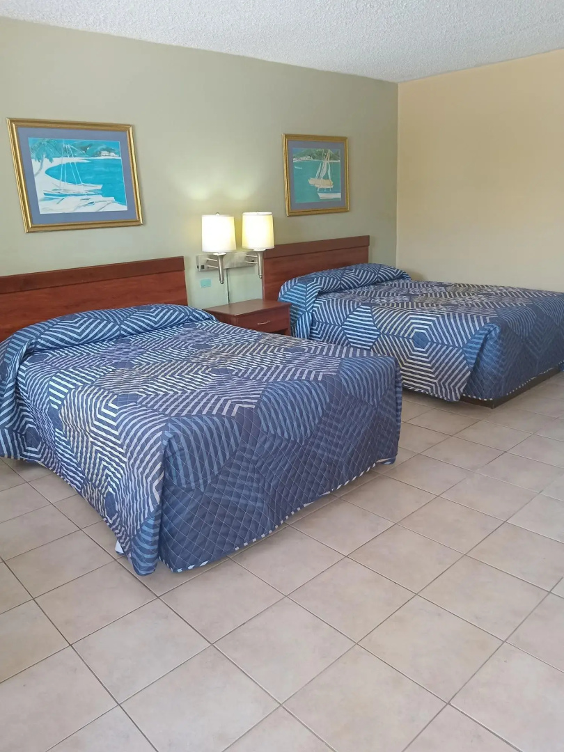 Photo - Royal Islander Hotel
