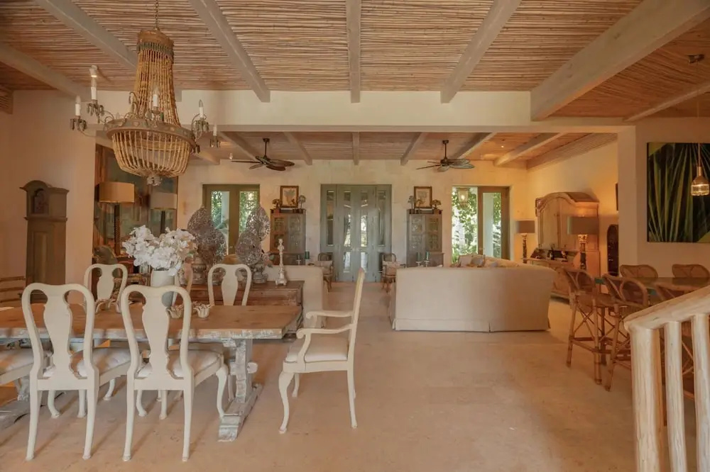 Foto - Unique Lake-front 10-bedroom Mansion in Most Luxurious Resort of the Caribbean