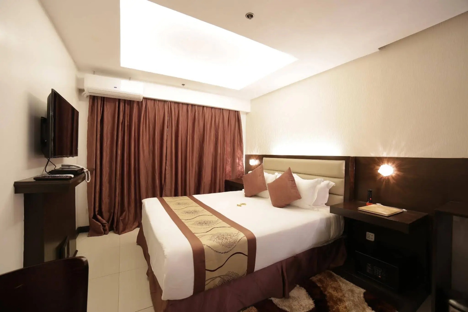 Foto - Regency Grand Suites