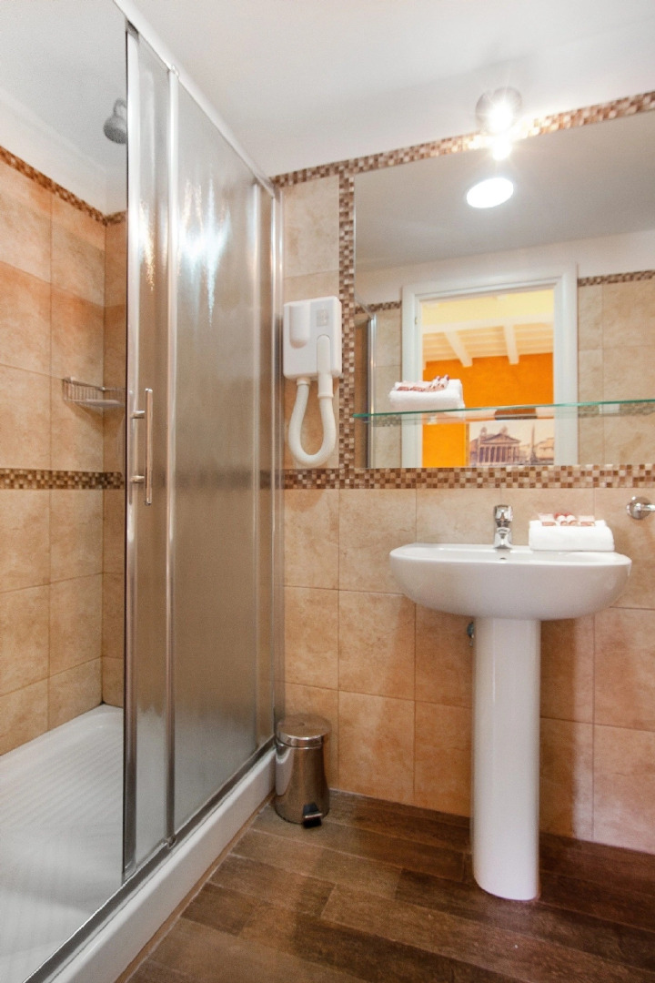 Photo - Pantheon Inn