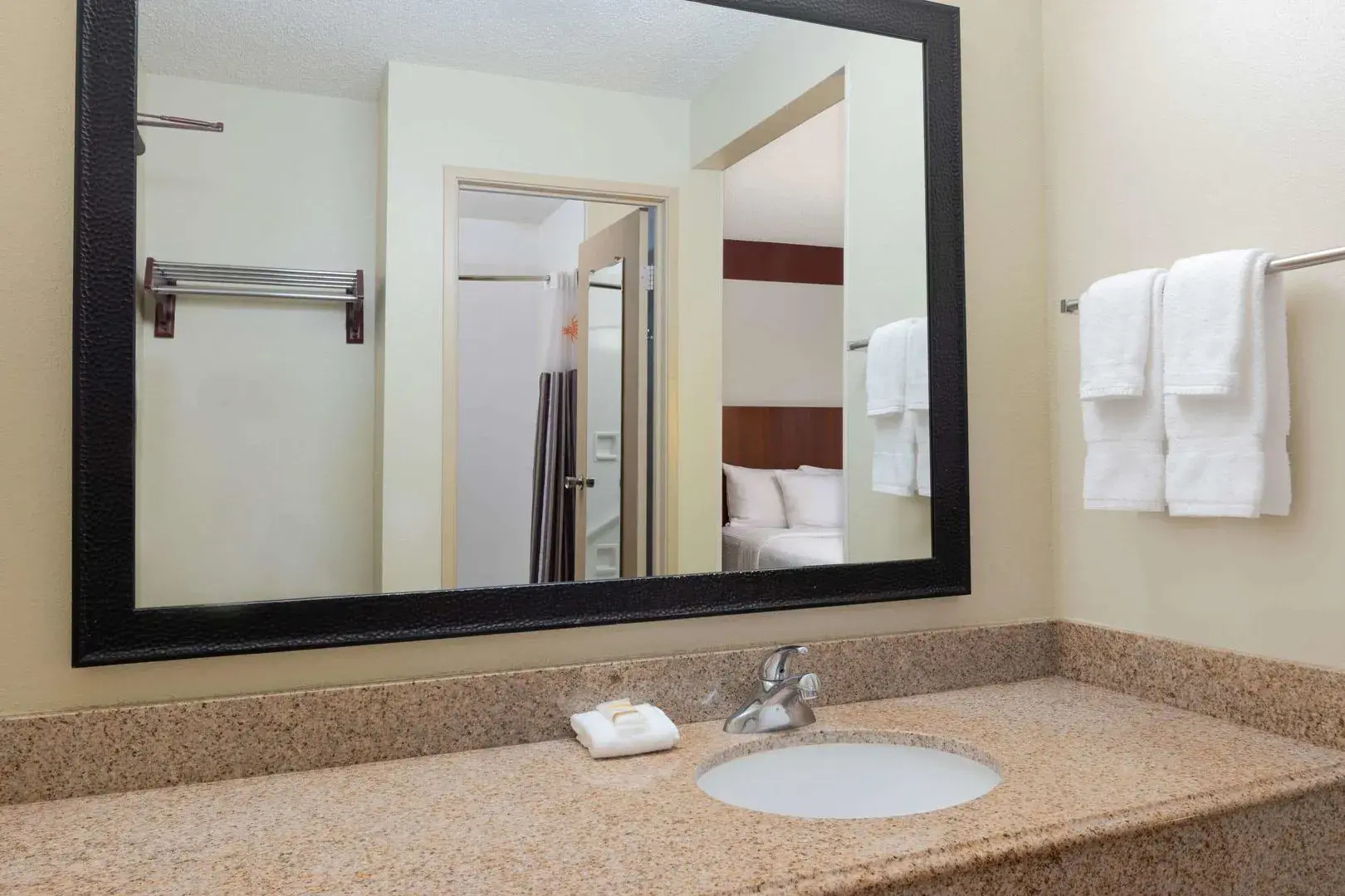 Foto - Spark by Hilton Savannah Midtown