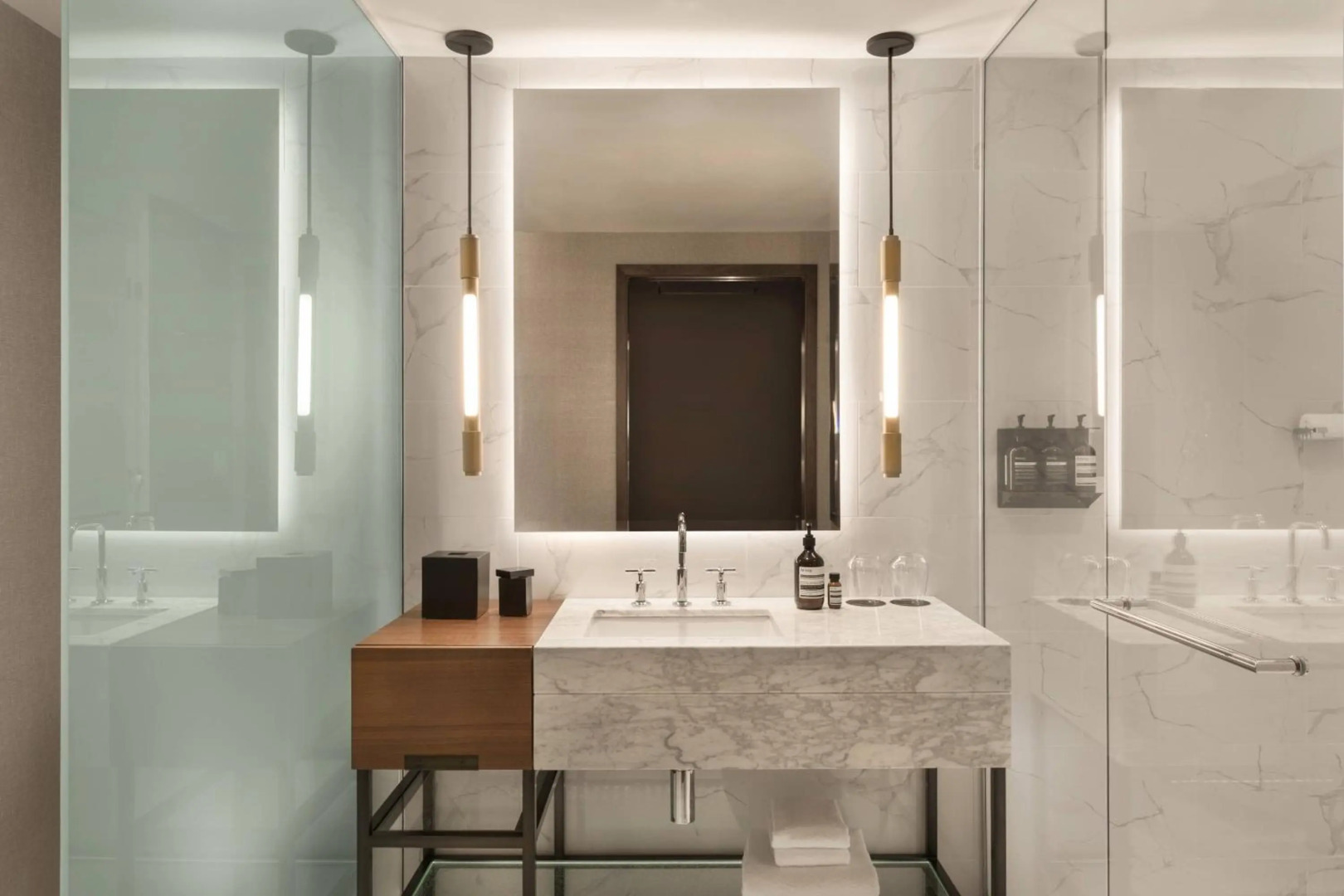 Photo - the DOUGLAS, Autograph Collection