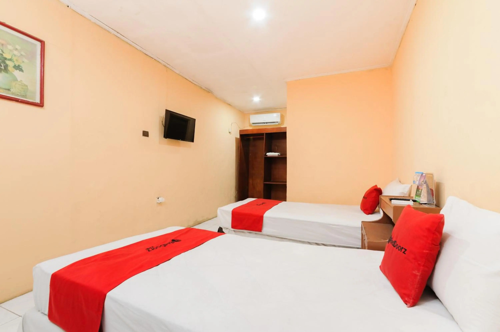 Photo - RedDoorz Plus near RSCM Jakarta